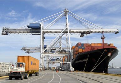 کشتی به جرثقیل کانتینر ساحلی